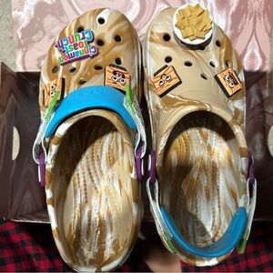 CROCS Cinnamon Toast Crunch gs